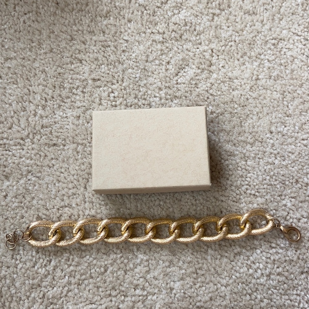 Gold chain bracelet